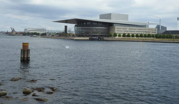 The Copenhagen Opera House (Kongelige Teater) is, despite its youth, one of the most famous buildings in the Danish capital and is considered one of the best examples of modern architecture in Europe.