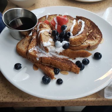 Fransız tostunun görkemli kahvaltısı.