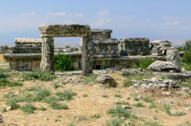Mezar, mezarlık. Türkiye 'nin Hierapolis antik kentinin kalıntıları