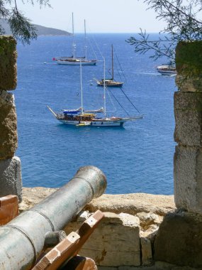 Türkiye 'nin Bodrum kentindeki Aziz Peter Kalesi' nden görüntü