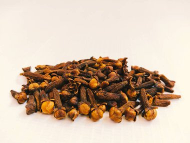 karanfil karanfil karanfili ding xiang laung clavo clou de girofle chiodo di garofano qurnafl nelke Syzygium Aromaticum kuru kahverengi baharat yakın çekim resmi