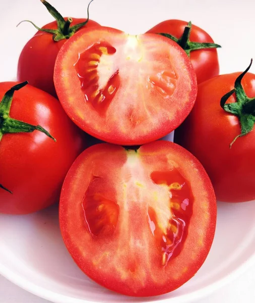 Tomat Ceri Merah Tomat Buah Secara Keseluruhan Dan Setengah Tamaatar — Stok Foto