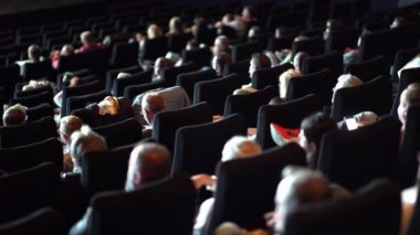 Bir sinemada izleyiciler SAARLAND, ALMANY - 1 Ekim 2021