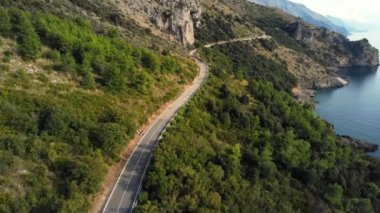 Sapri 'deki inanılmaz sahil yolu - İtalya' nın batı kıyısı - hava manzaralı - seyahat fotoğrafçılığı