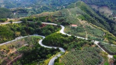 Salerno bölgesindeki Sapri İtalya 'daki dağlar ve güzel manzara - hava manzarası - seyahat fotoğrafçılığı