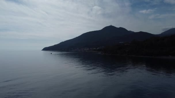 Úžasná Modrá Voda Středozemního Moře Pobřeží Itálie Cestovní Fotografie — Stock video