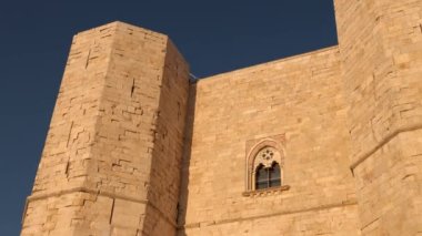 İtalya 'nın Apulia kentindeki Castel del Monte kenti popüler bir dönüm noktasıdır - seyahat fotoğrafçılığı