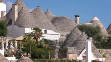 İtalya 'nın Alberobello şehrinde ünlü Trulli evleri - seyahat fotoğrafçılığı