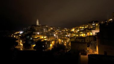 İtalya 'daki Matera şehrinin geceleri seyahat fotoğrafçılığı