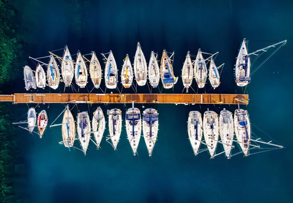 Yat Limanında Tekneler Yukarıdan Manzara Seyahat Fotoğrafçılığı — Stok fotoğraf