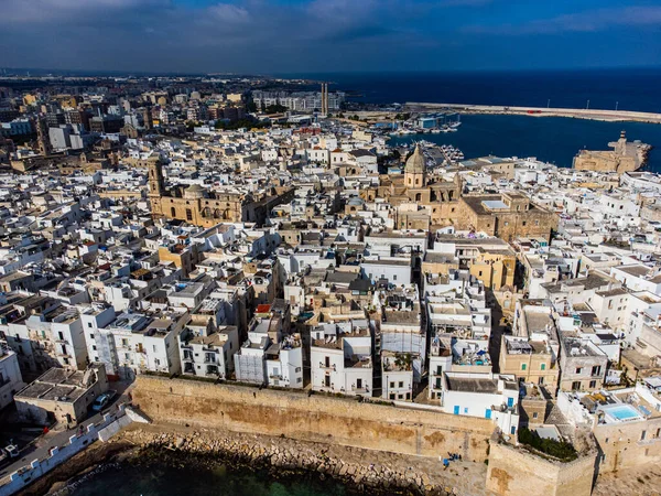 İtalya 'nın tarihi Monopoli kasabası - seyahat fotoğrafçılığı