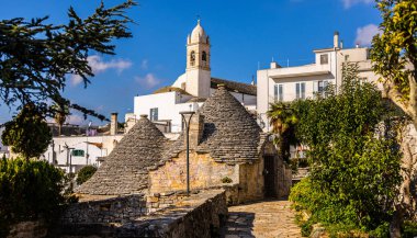 İtalya 'nın Alberobello şehrinde ünlü Trulli evleri - seyahat fotoğrafçılığı