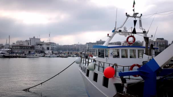 Csónakok Bari Olaszország Kikötőjében Bari Olaszország Október 2021 — Stock videók