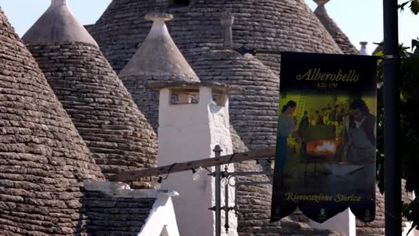 Famose case Trulli nel comune di Alberobello in Italia - ALBEROBELLO, ITALIA - 31 OTTOBRE 2021 — Video Stock