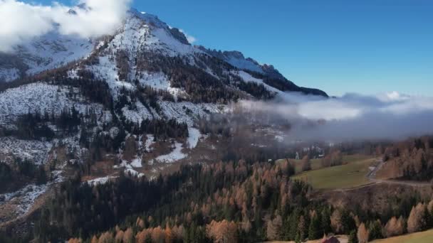 Nuvens Baixas Sobre Dolomitas Nos Alpes Italianos Fotografia Viagem — Vídeo de Stock