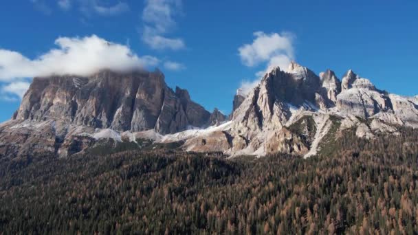 Verbazingwekkende Bergen Van Dolomieten Italiaanse Alpen Luchtfoto Reizen — Stockvideo