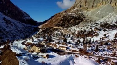 Dolomite Dağları 'ndaki şaşırtıcı kış manzarası Güney Tyrol İtalya - seyahat fotoğrafçılığı