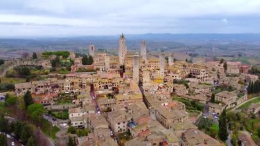 İtalya 'nın güzel bir ortaçağ köyü olan Toskana' daki San Gimignano 'da seyahat fotoğrafçılığı.