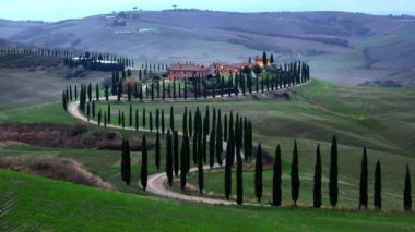 Tuscany 'nin Ünlü Tarihi - Girit Senesi - TUSCANY, İTALYA - 24 Kasım 2021 - TUSCANY, İTALYA - 26 Kasım 2021