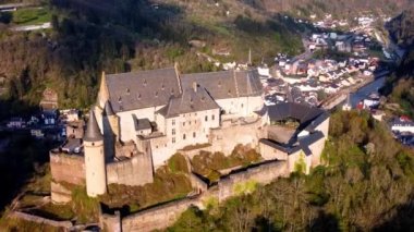 Lüksemburg 'daki ünlü Castle Vianden - hava fotoğrafçılığı