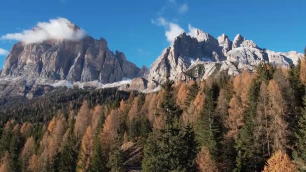 Talyan Alplerindeki Dolomitlerin Inanılmaz Dağları Hava Manzarası Seyahat Fotoğrafçılığı — Stok video