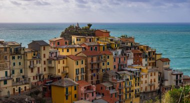 İtalyan sahilindeki Cinque Terre 'de Manarola' nın Muhteşem Köyü - seyahat fotoğrafçılığı