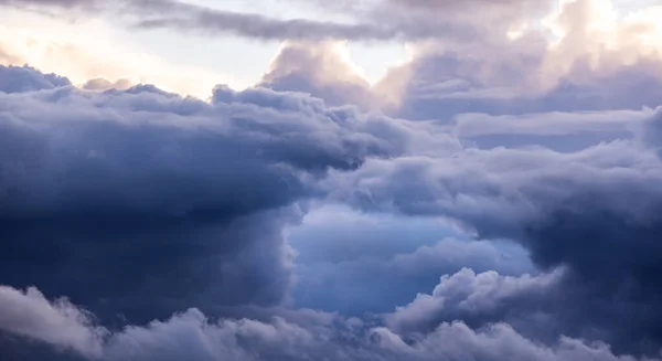 Nubes Dramáticas Una Noche Tormentosa Fotografía Viaje —  Fotos de Stock