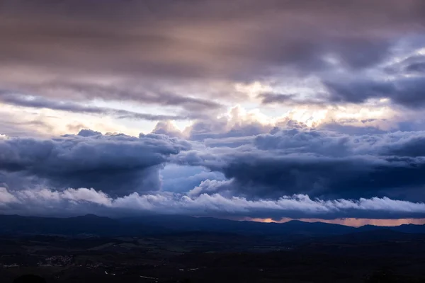 Nuvole Drammatiche Una Serata Tempestosa Fotografia Viaggio — Foto Stock