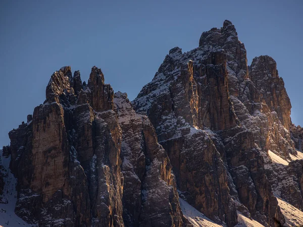 İtalyan Alplerindeki Dolomitler bir Unesco Dünya Mirası Sitesi - TRENTINO, ITALY - NOVEMBER 24, 2021 - Editör Fotoğrafçılık