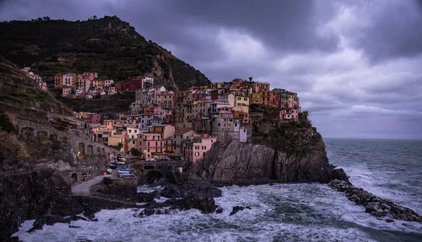 Красивая Манарола Cinque Terre Италия Вечером Фотографии Путешествий — стоковое фото