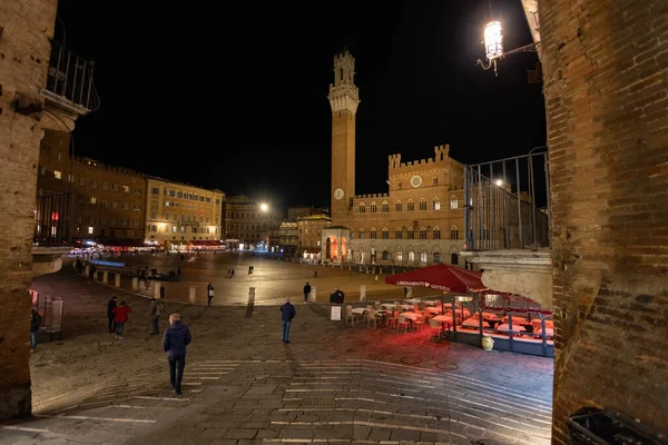 意大利锡耶纳市夜间拍摄 意大利塔斯卡尼 2021年11月25日 编辑摄影 — 图库照片