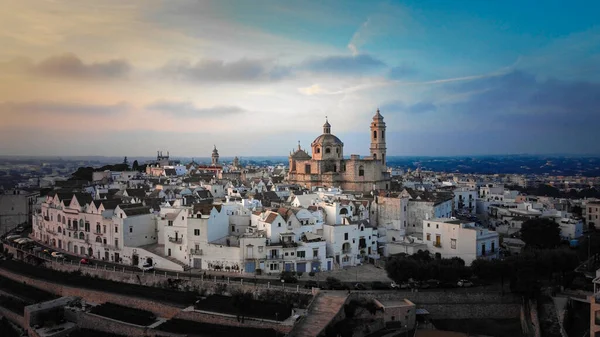 Locorotondo - Güney İtalya 'da güzel bir köy - hava manzarası - seyahat fotoğrafçılığı