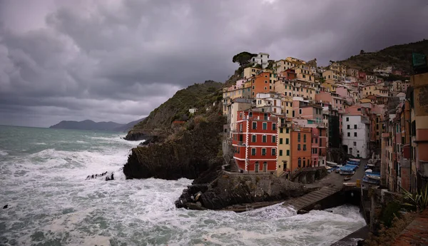 Χωριό Riomaggiore Στο Cinque Terre Στην Ιταλική Ακτή Ταξιδιωτική Φωτογραφία — Φωτογραφία Αρχείου