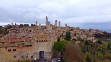 Toskana İtalya 'nın San Gigmignano köyü - hava manzaralı - seyahat fotoğrafçılığı