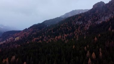 Dolomite Dağları 'ndaki şaşırtıcı kış manzarası Güney Tyrol İtalya - seyahat fotoğrafçılığı