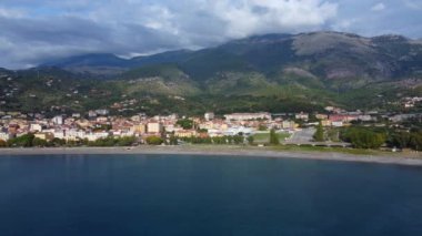 İtalya 'nın güzel batı kıyısı yukarıdan - Sapri Salerno vilayetinde - seyahat fotoğrafçılığı