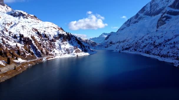 Ορεινή Λίμνη Στους Δολομίτες Ιταλικές Άλπεις Στο Νότιο Τιρόλο Χειμώνα — Αρχείο Βίντεο