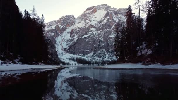Lindo Lago Nas Dolomitas Itália Chamado Pragser Wildsee Viagens — Vídeo de Stock