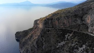 İtalya 'nın batı kıyısındaki Sapri Salerno bölgesindeki muhteşem manzara - hava manzarası - seyahat fotoğrafçılığı