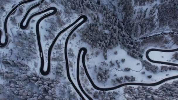 スイスのマロハ峠高山道路の曲がりくねった道 写真集 — ストック動画