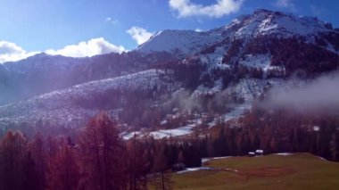 Dolomite Dağları 'ndaki şaşırtıcı kış manzarası Güney Tyrol İtalya - seyahat fotoğrafçılığı