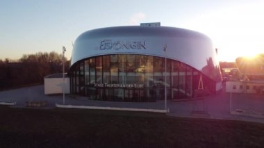 Limandaki Hamburg Müzikal Tiyatrosu - Sahne Tiyatrosu - HAMBURG, Almanya - 25 Aralık 2021