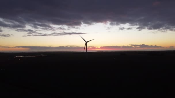 日没時の風力タービン 緑のエネルギー ドローン写真ドイツ — ストック動画