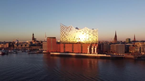 Hamburg Daki Elbphilharmonie Konser Salonu Günbatımında Güzel Bir Hava Manzarası — Stok video