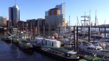 Hamburg liman bölgesi - HAMBURG, Almanya - 25 ARALIK 2021