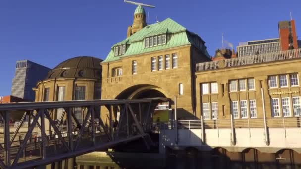Berühmte Landungsbrücke Hamburger Hafen Hamburg Deutschland Dezember 2021 — Stockvideo