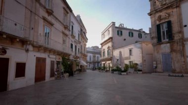 İtalya 'daki Martina Franca' nın Tarihi Şehir Merkezi - ALBEROBELLO, İtalya - 31 Ekim 2021
