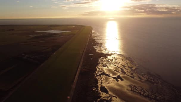 ワッデン海の素晴らしい夕日 航空写真 ドローン写真上からドイツ — ストック動画