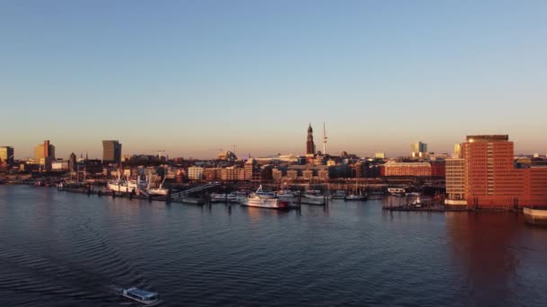 Hamburg Limanı Gün Batımında Elbphilharmonie Konser Salonu Üzerinde Harika Bir — Stok video