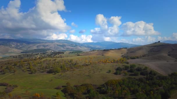 イタリアの素晴らしい風景の上を飛行 旅行写真 — ストック動画